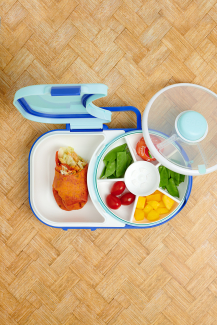 GöBe Lunchbox für Kinder mit Snackschleuder, Macaron blue